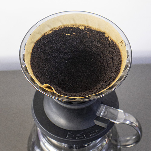 BeeCa V60 Clever Dripper - Releasing Coffee